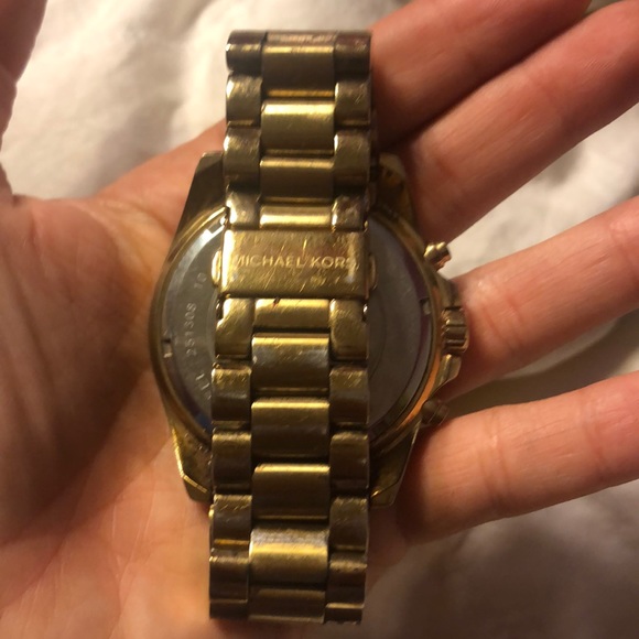 Michale Kors large gold watch - Picture 6 of 7